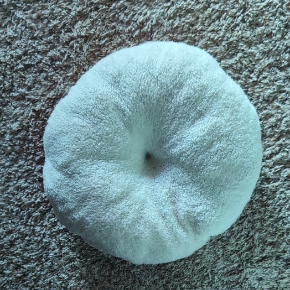 Vibrant Cozy Red and Cream Pet Bedding - Picture 5 of 7